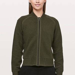 LULULEMON On Repeat Bomber Size 6